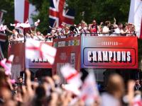 开云体育在线-欧洲足球顶级联赛开幕，球迷狂热支持！