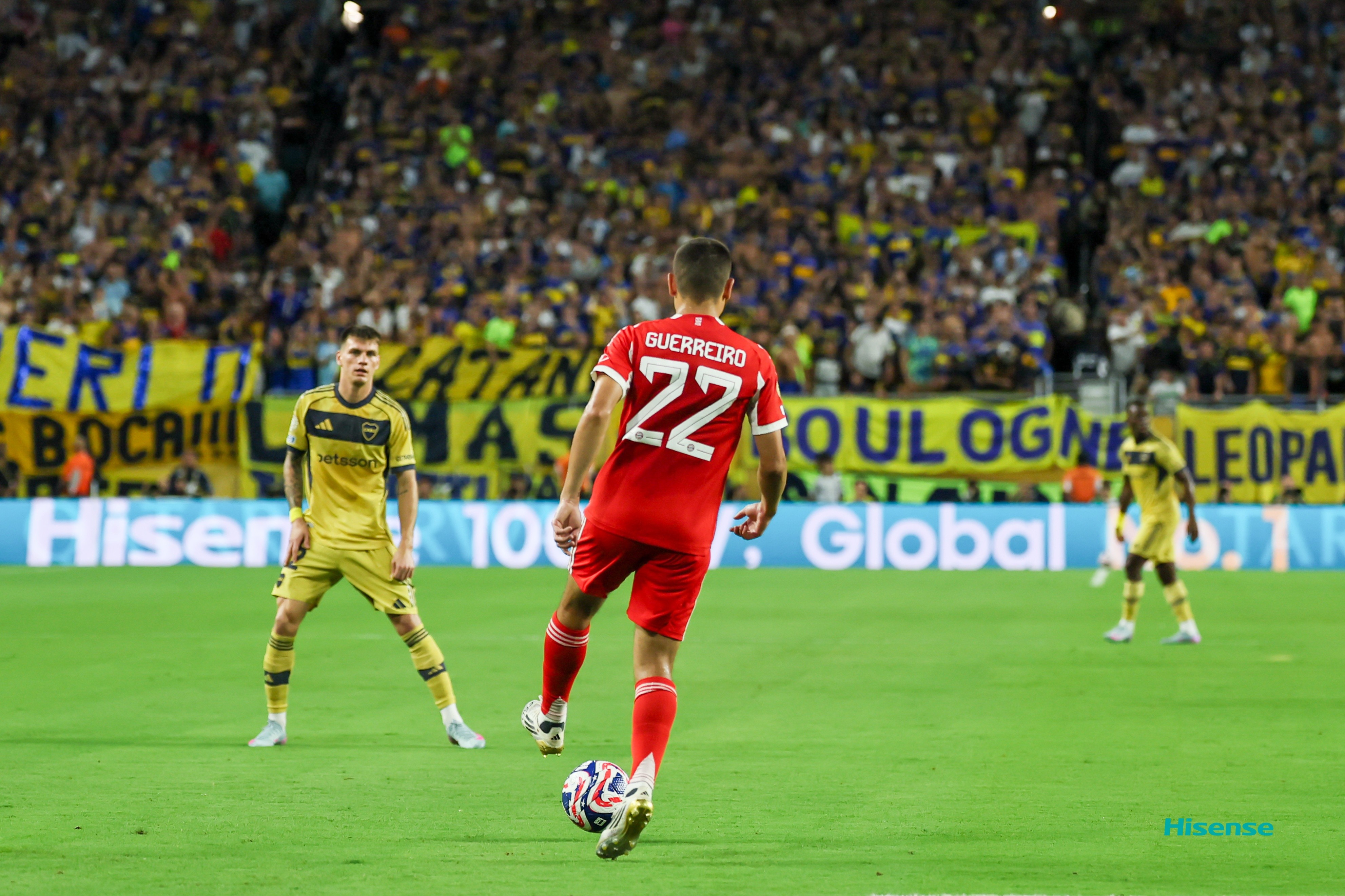 西方球队击败对手，蓄势冲击前进