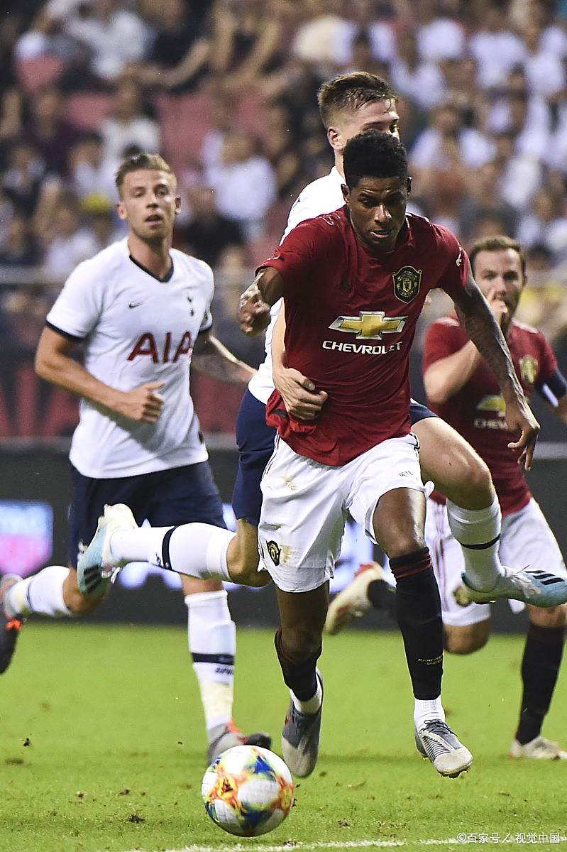 切尔西引援得手，冲击欧冠头名