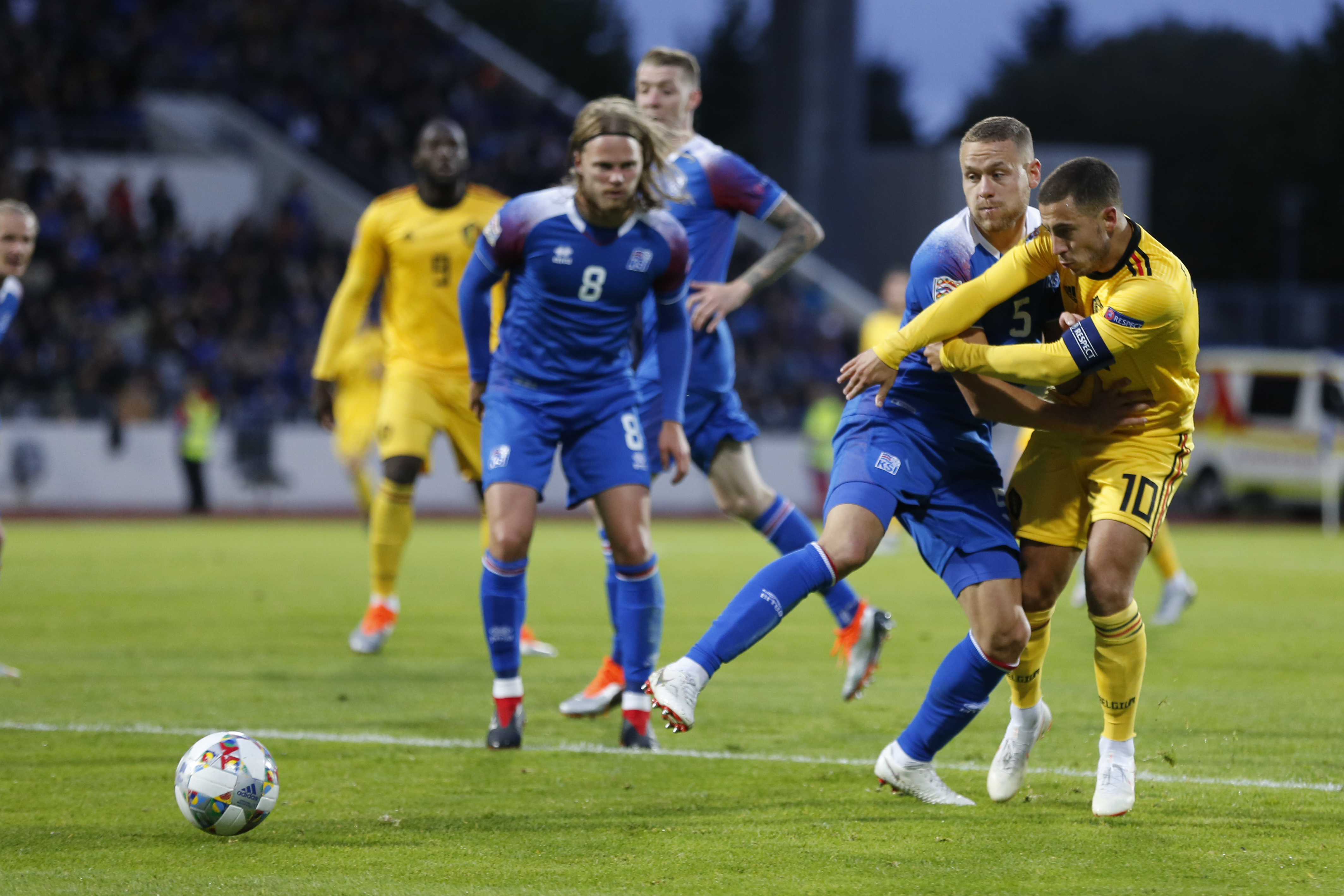 欧洲足球比赛揭幕战，球队决战在即！的简单介绍