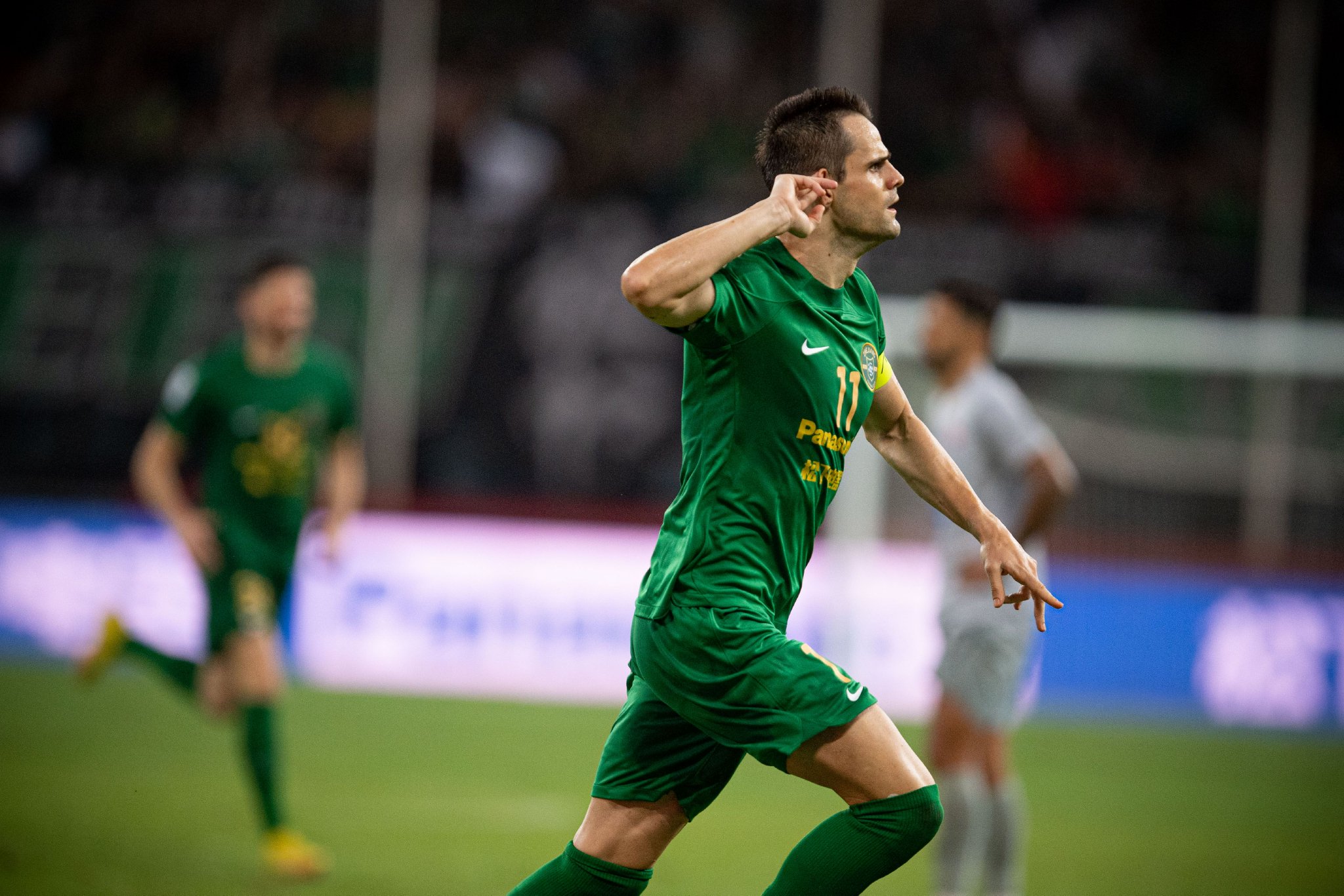 雄鹿队外援状态起伏不定，对球队造成压力