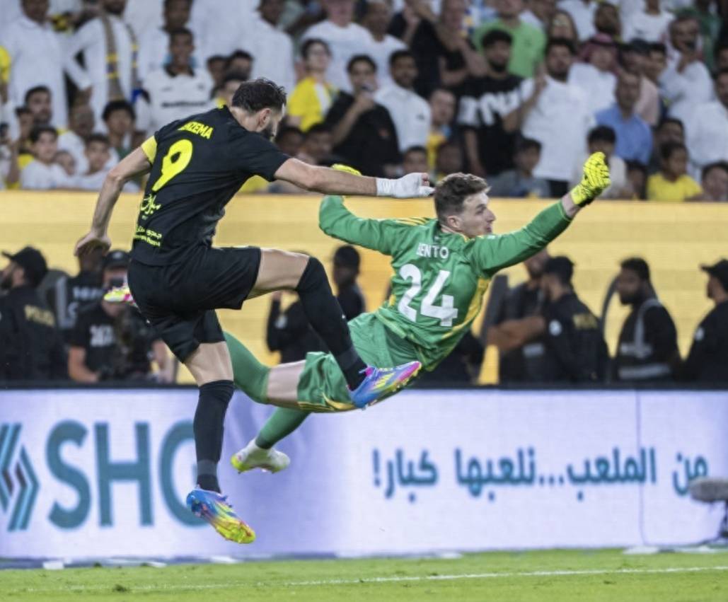 塞内加尔绝地反击意大利，本泽马打破历史纪录