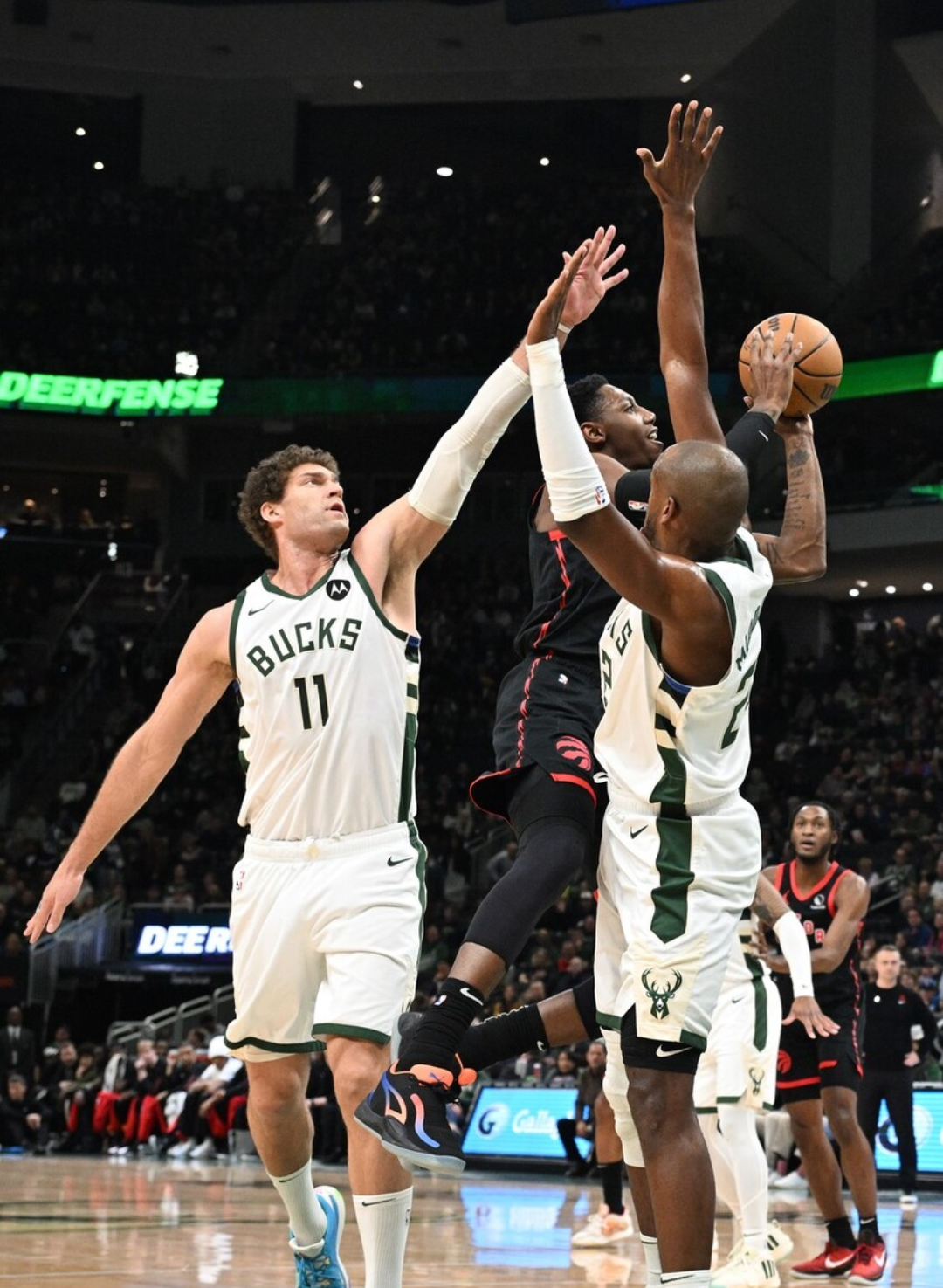 猛龙客场击败雄鹿，取得1-0领先