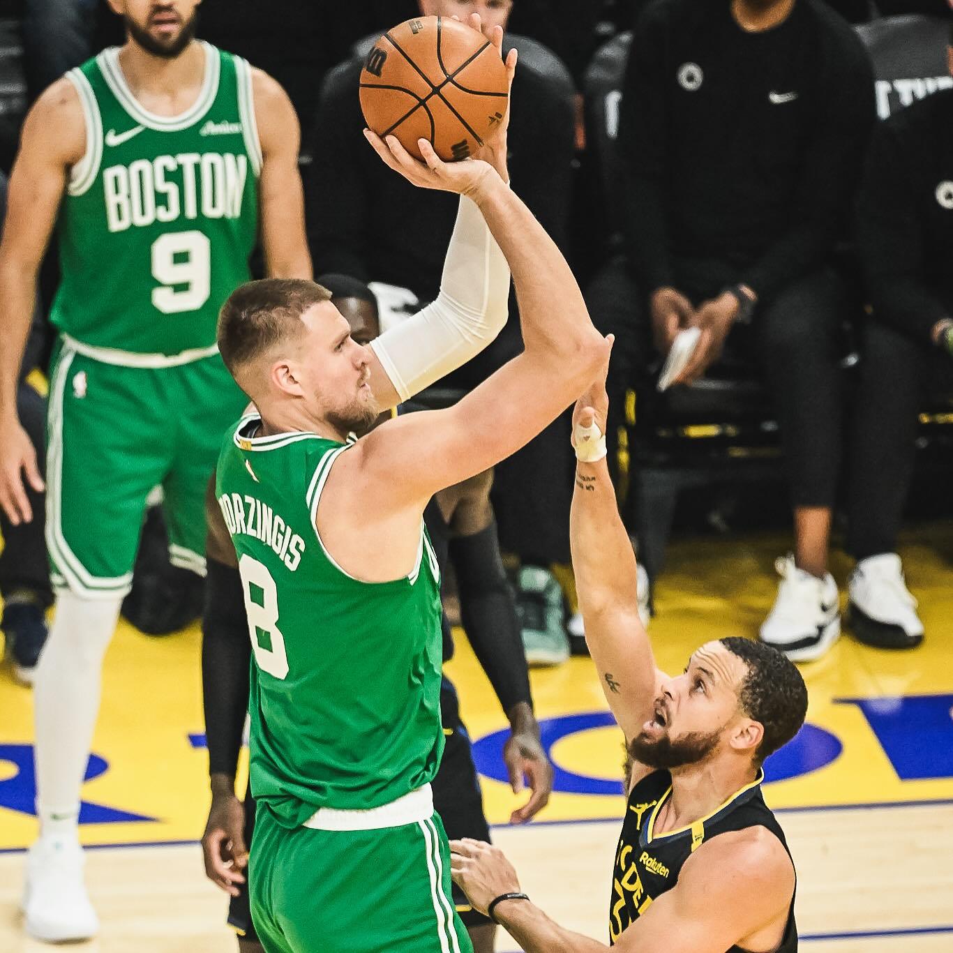 包含开拓者大胜凯尔特人，掀起连胜的词条