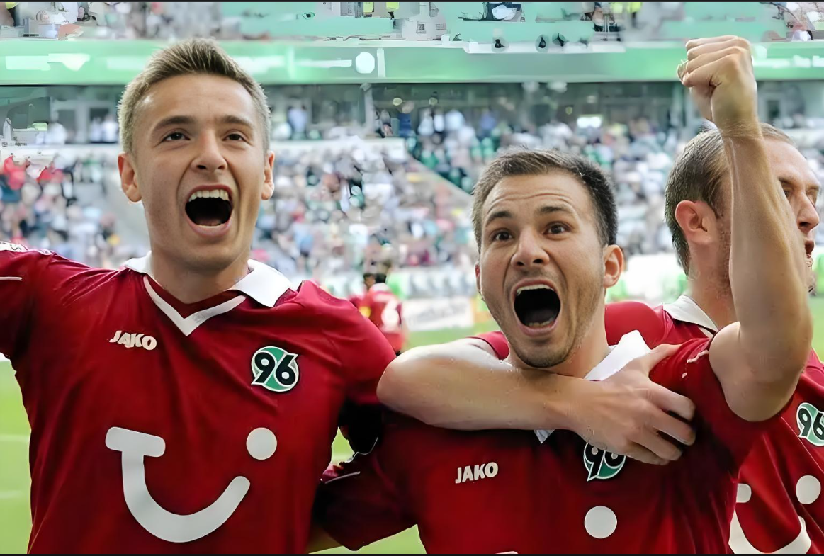 包含沙尔克04遭遇重创！德甲比赛中不敌云达不莱梅，球队陷入困境的词条