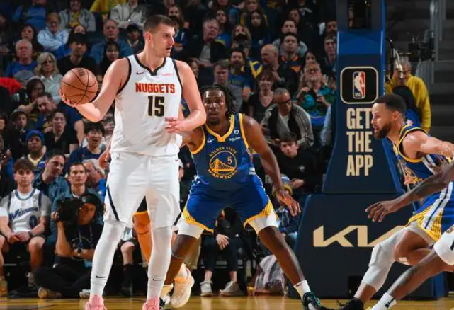 雄鹿大胜老鹰，连胜场次达到十场