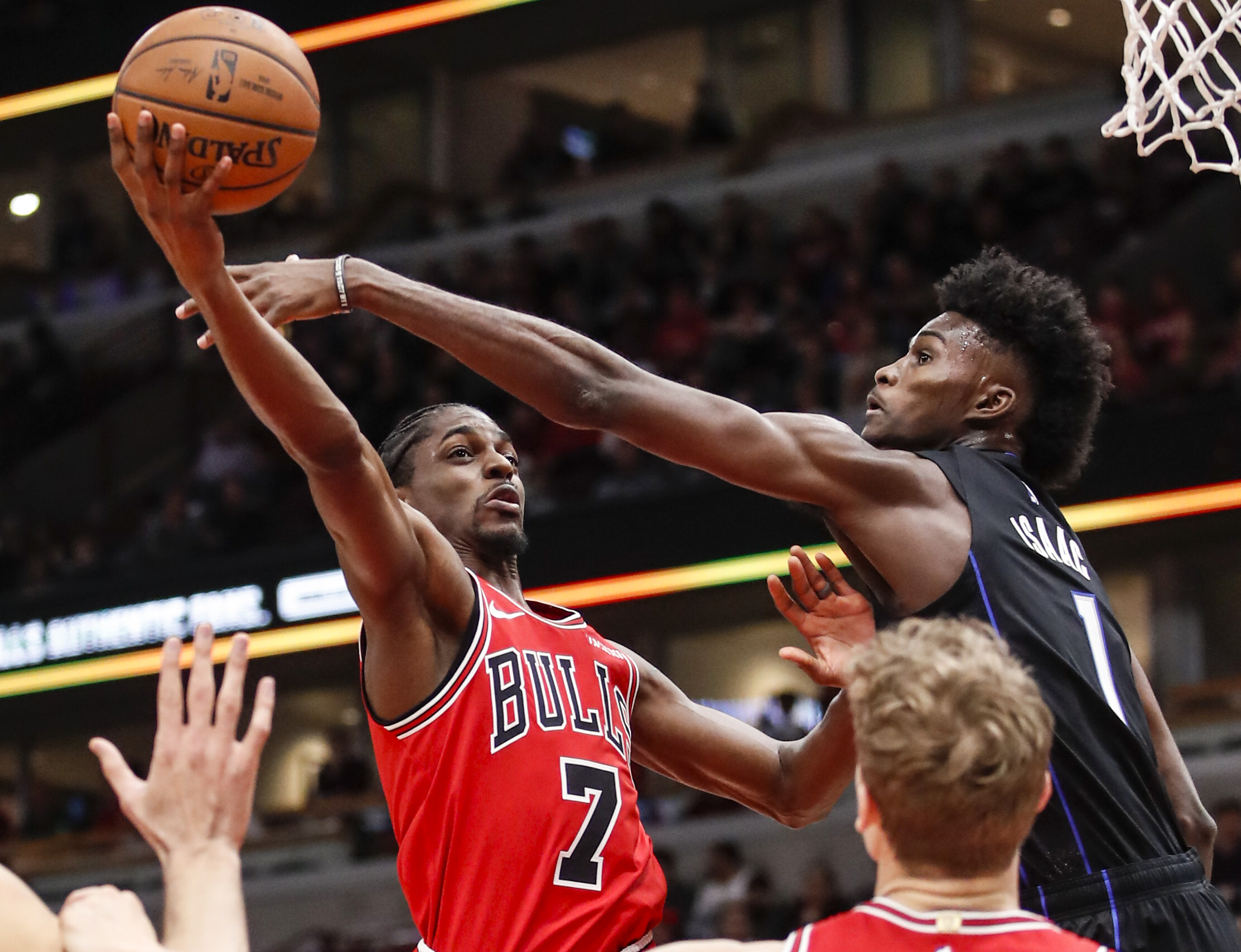 关于魔术大胜公牛：加兰德砍32分率队击溃对手的信息