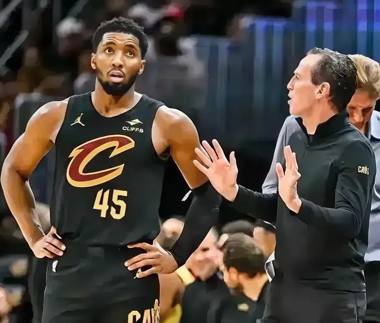 包含猛龙客场力克骑士：锁定东部第二名的词条