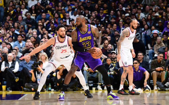 快船战胜湖人，取得四连胜