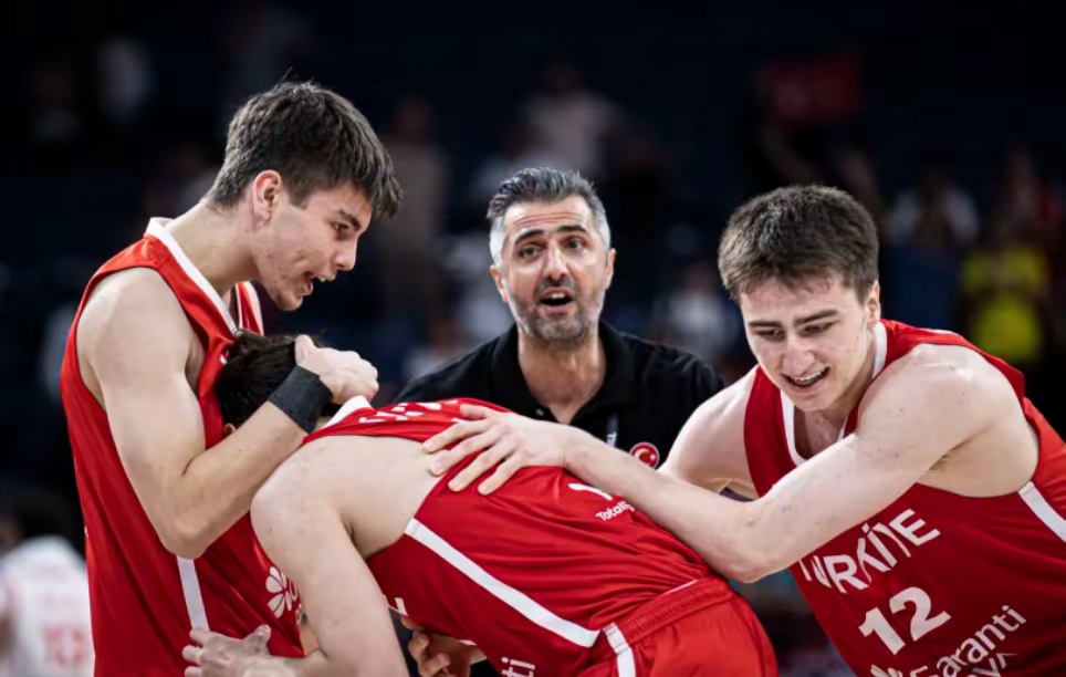 土耳其绝杀切尔西，哈兰德扛起全队的简单介绍