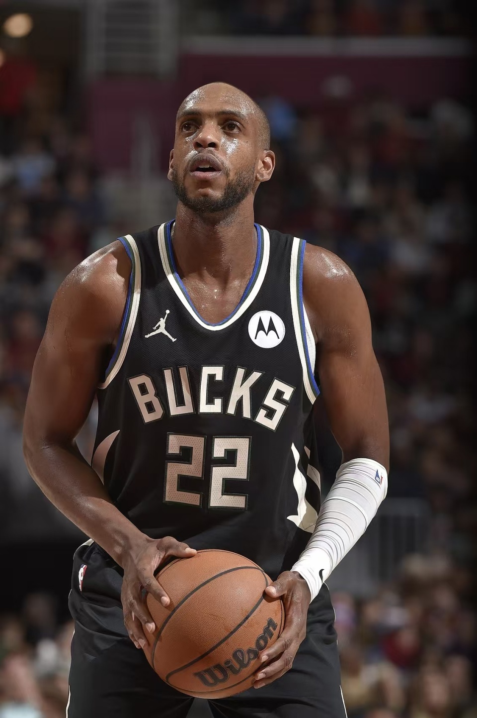 灰熊逆转雄鹿，戈贝尔带队取胜